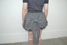 Load image into Gallery viewer, Wool Bow skirt S
