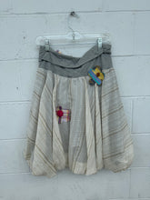 Load image into Gallery viewer, Puff skirt with flowers
