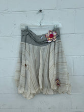 Load image into Gallery viewer, Puff skirt with flowers
