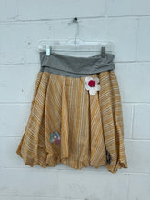 Load image into Gallery viewer, Puff skirt with flowers
