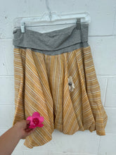Load image into Gallery viewer, Puff skirt with flowers
