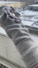 Load and play video in Gallery viewer, Wool flower gloves
