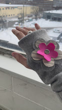 Load and play video in Gallery viewer, Wool flower gloves
